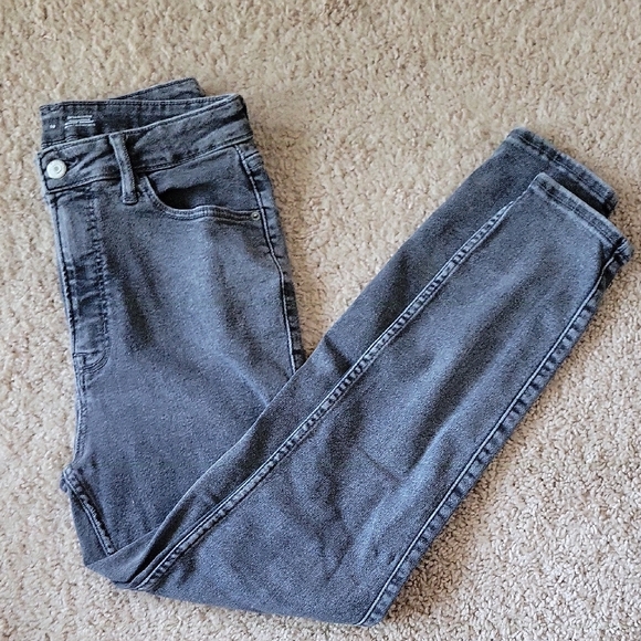Old Navy Extra High-Rise Rockstar Super Skinny Jeans, Size 10 - Picture 1 of 4